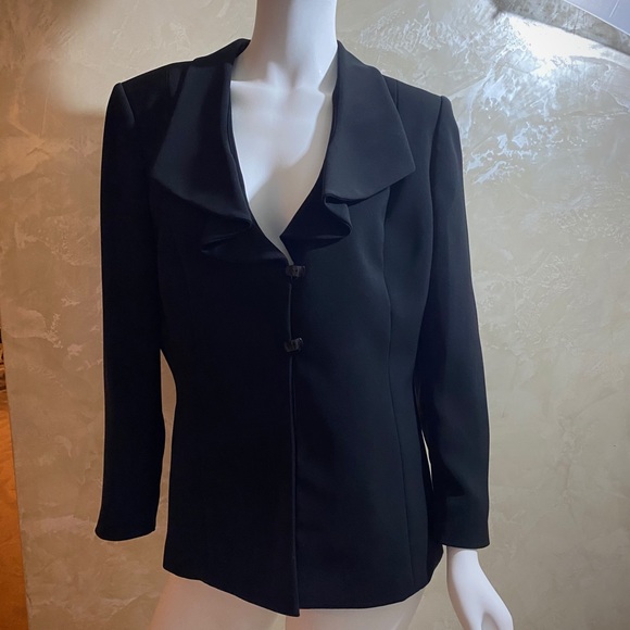 Tahari fully Lined Black Blazer with a Flare - Picture 1 of 6